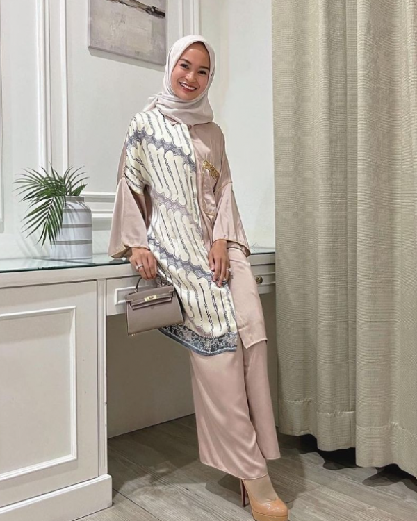 Hijab One-Shoulder Glamour